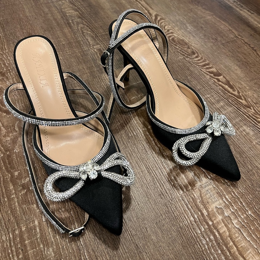 Heeled sparkly pointed heel. In perfect condition, only worn once. Size 6.5